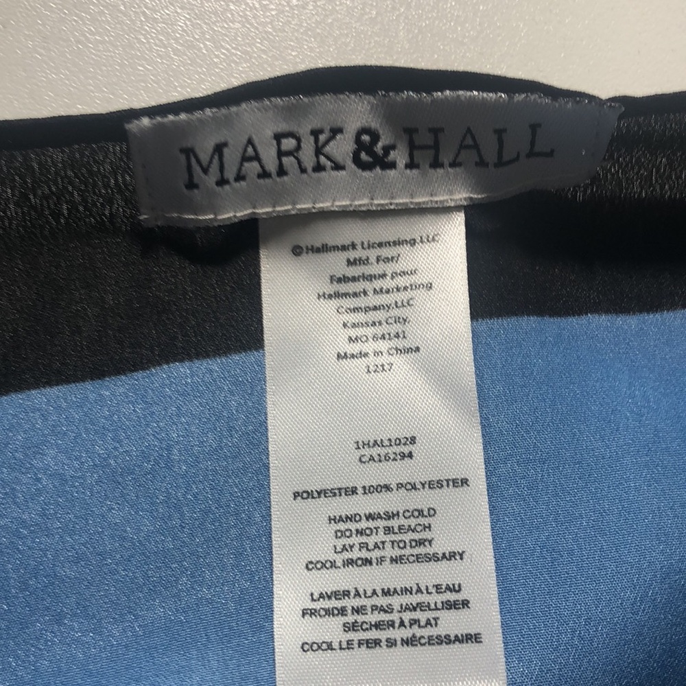 Mark $ Hall wrap. - Picture 2 of 3